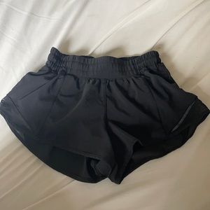 Lululemon black hotty hot short II *2.5